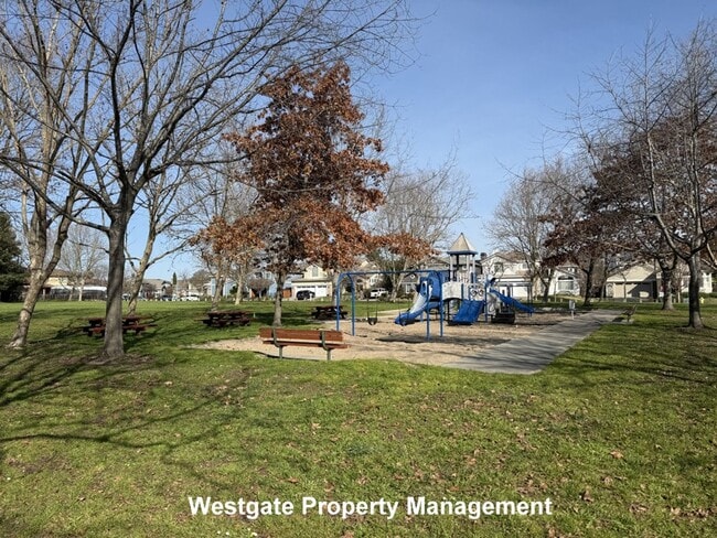 Building Photo - 545 Almanor St