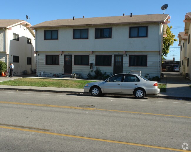 Building Photo - Five Aces Apartments