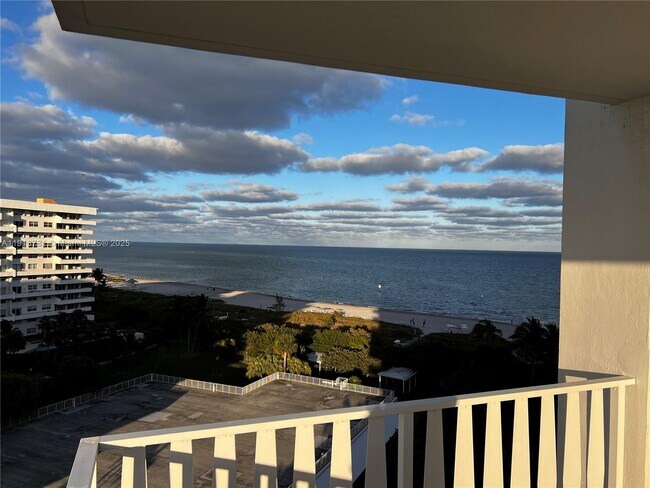 Foto del edificio - 200 Ocean Ln Dr