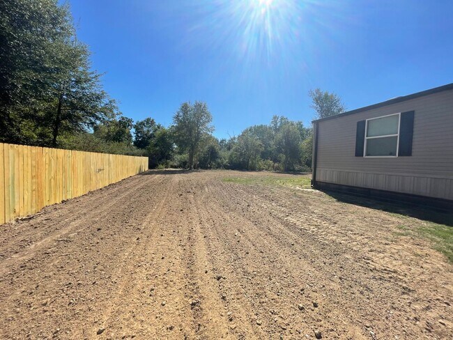 Building Photo - 211 W Hebert Rd