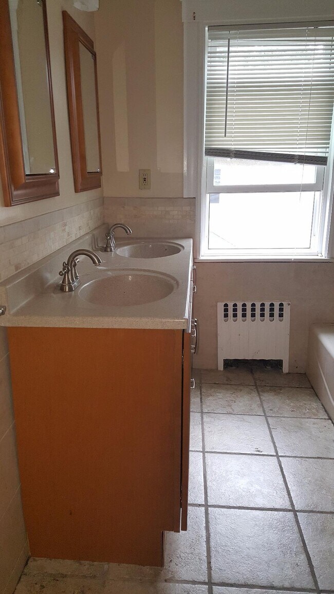 Foto del edificio - 29 Ricker Rd