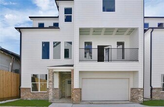 Building Photo - 207 Edgewood St