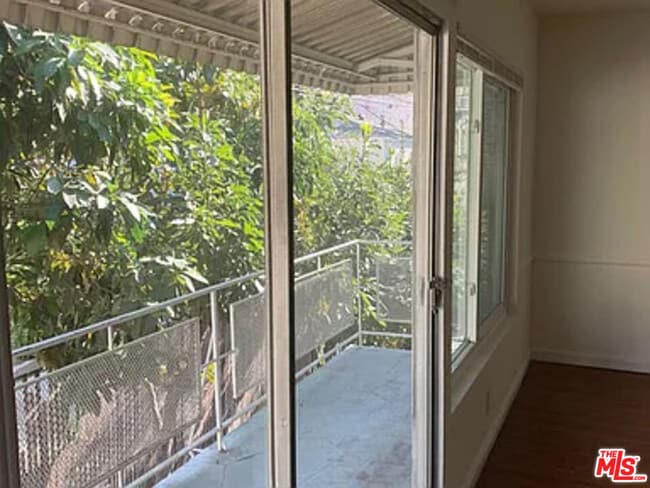 Building Photo - 832 S Gramercy Pl