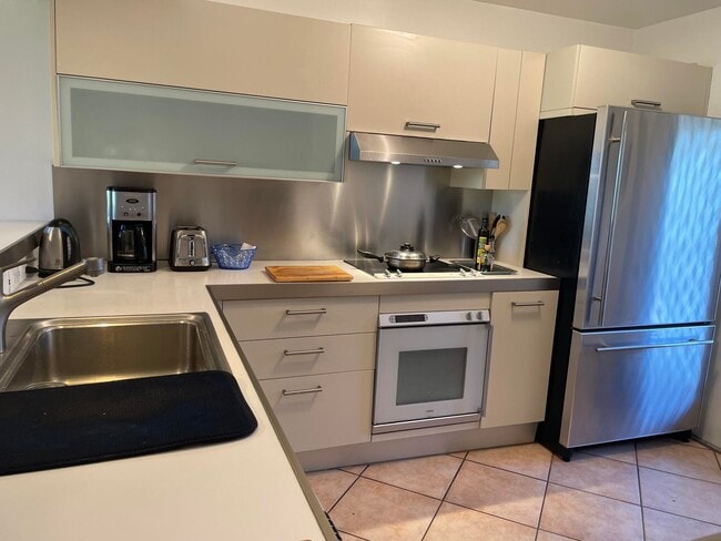 Building Photo - 2851 S Palm Aire Dr