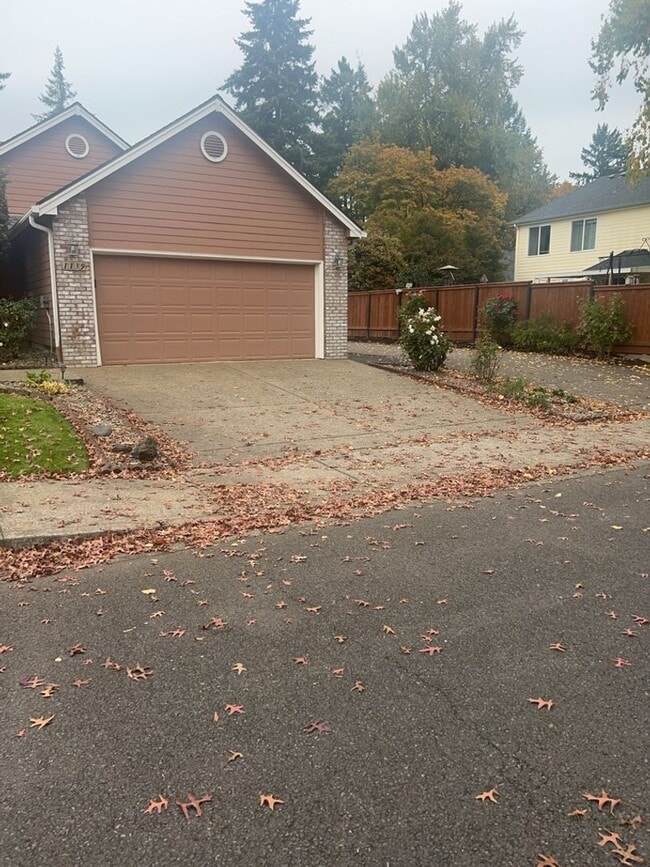 Building Photo - Beautiful Three Bedroom in Keizer
