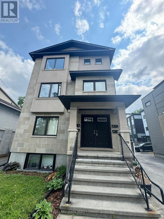 Primary Photo - 138 Lees Ave