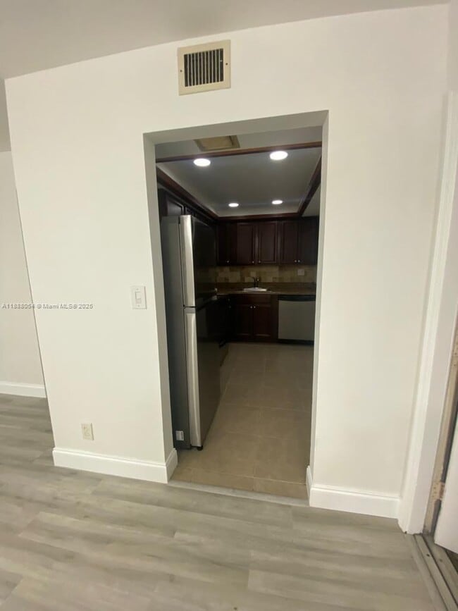 Foto del edificio - 3720 N Pine Island Rd