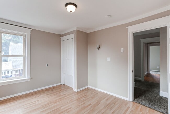 Foto del edificio - Four bedroom, two bathroom home