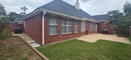 Building Photo - 1903 N Travis St