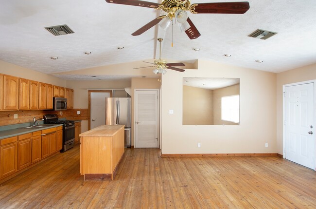 Foto del edificio - 3 bedroom 2 bathroom in Ramrod Key 26 1/2 ...