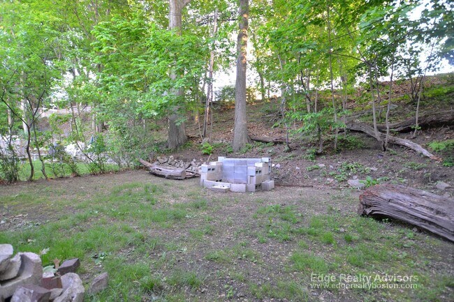 Building Photo - 98 Colborne Rd