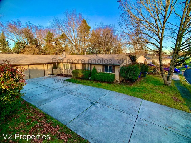 Foto del edificio - 920 NE Village Squire Ave