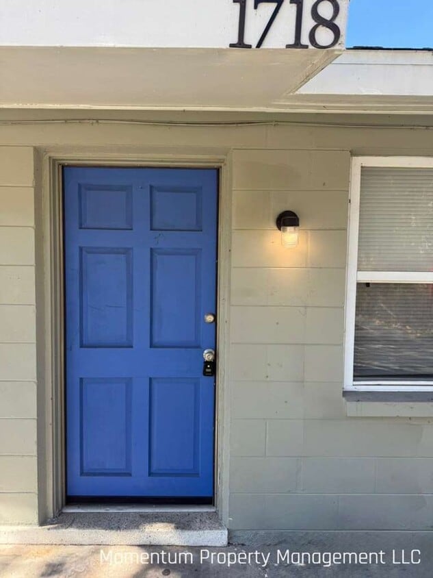 Remodeled One Bedroom- Clearwater! AVAILABLE FOR IMMEDIATE MOVE IN!! - Remodeled One Bedroom- Clearwater! Apply Today- FOR FREE!