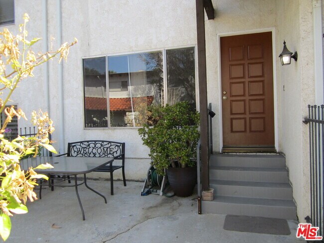 Foto del edificio - 5275 Colodny Dr