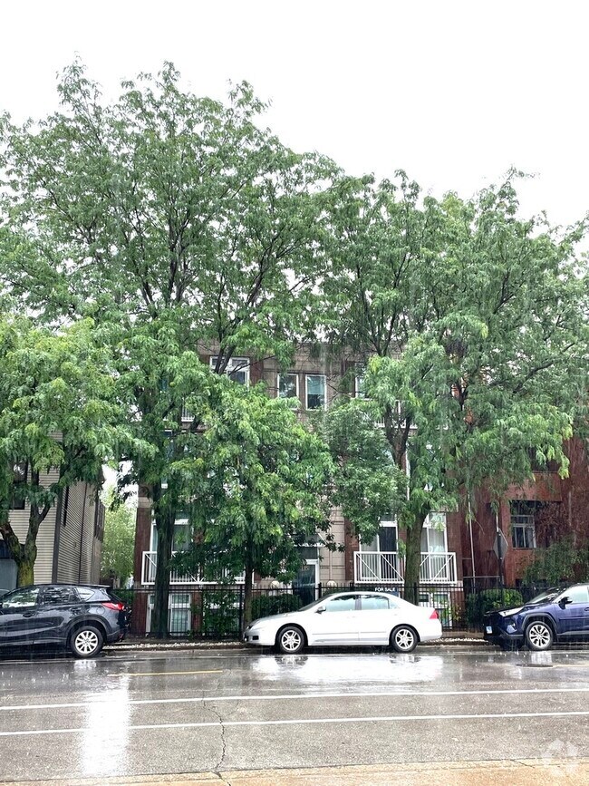 Building Photo - 2135 N Southport Ave