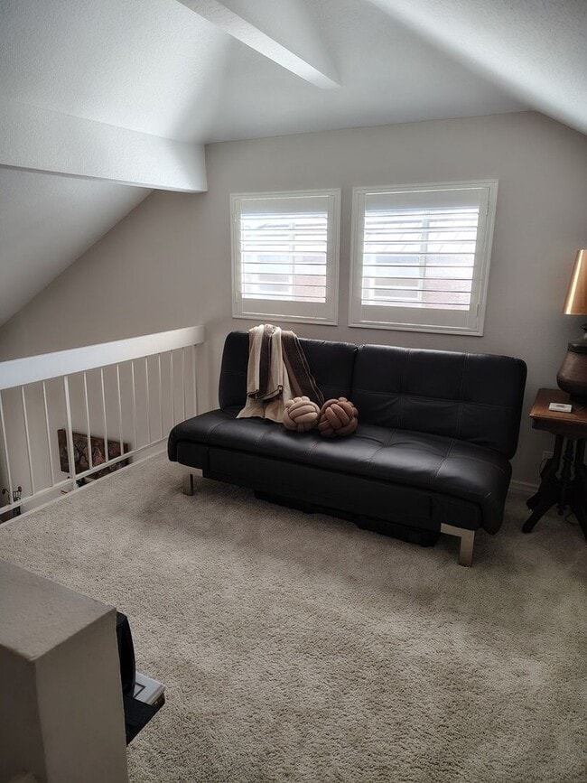 Building Photo - Charming 1BR Condo in Huntington Beach