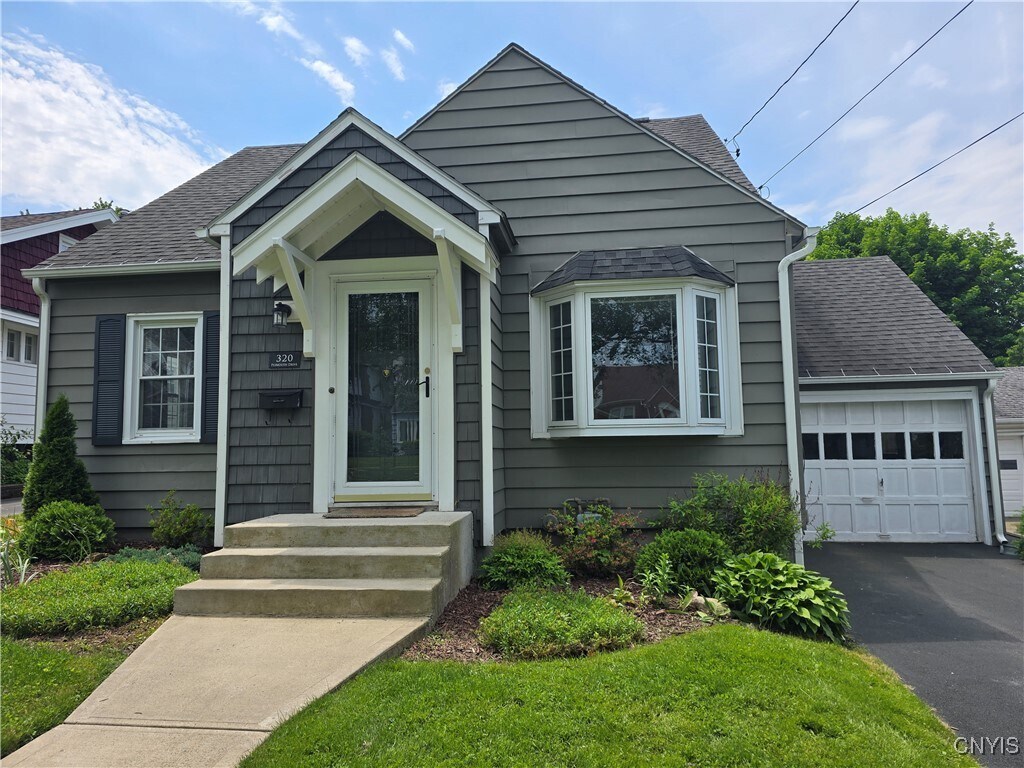 Foto principal - 320 Plymouth Dr