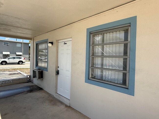 Building Photo - 1502 N Federal Hwy