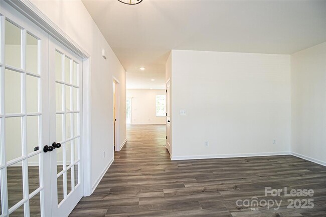 Foto del edificio - 3030 Falling Stone Cir