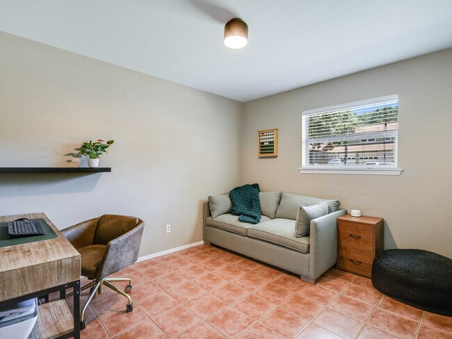 Foto del edificio - 7022 Crosswood Dr