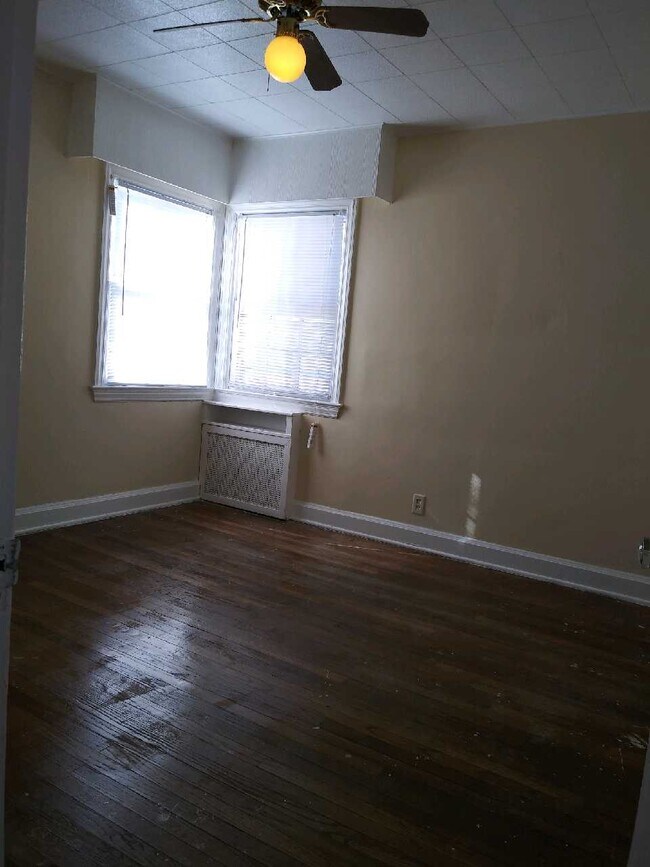 Building Photo - 921 11th St