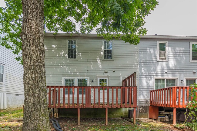 Building Photo - 2 br, 2.5 bath Townhome - 6628 Meadow Gree...