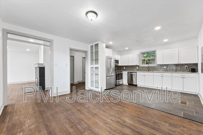 Foto del edificio - 3694 Grandy Ave
