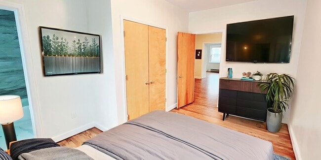 Building Photo - 133 E Broad St