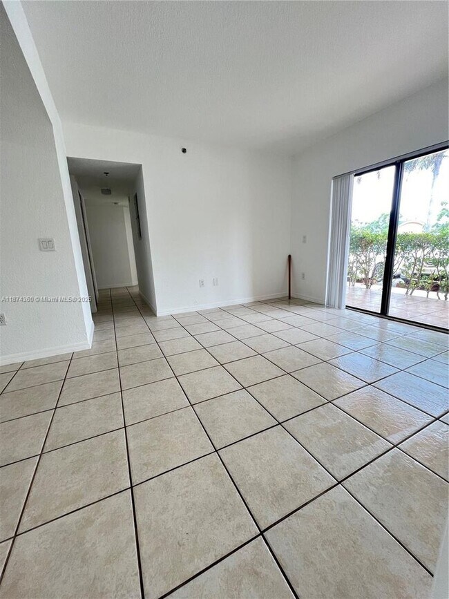 Foto del edificio - 9300 Fontainebleau Blvd