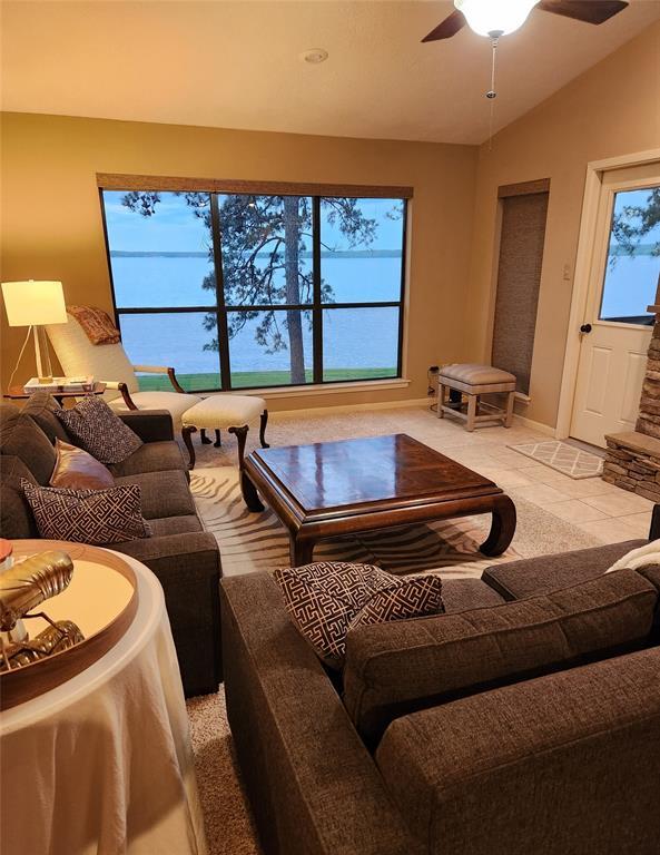 Foto del edificio - 15661 Lakeway Dr