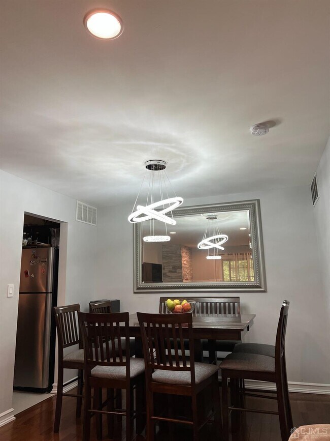 Foto del edificio - 1510 Stoneridge Cir