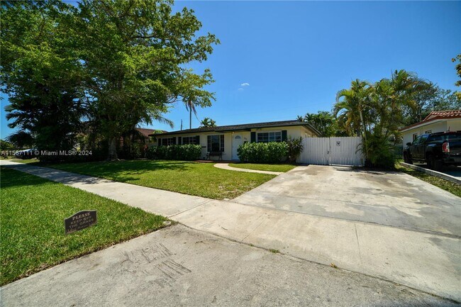 Building Photo - 9830 SW 80th Dr