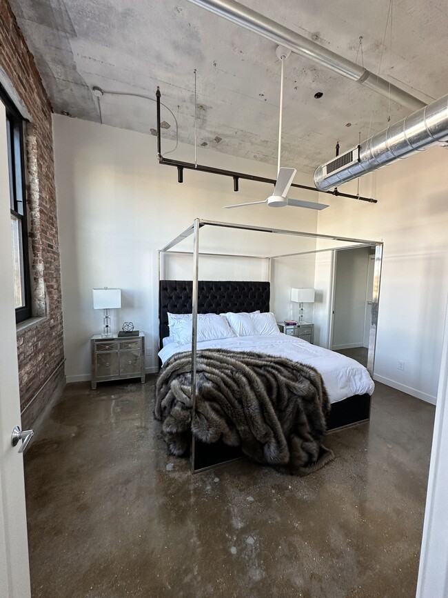 Tourer - Bedroom - Tate Apartments