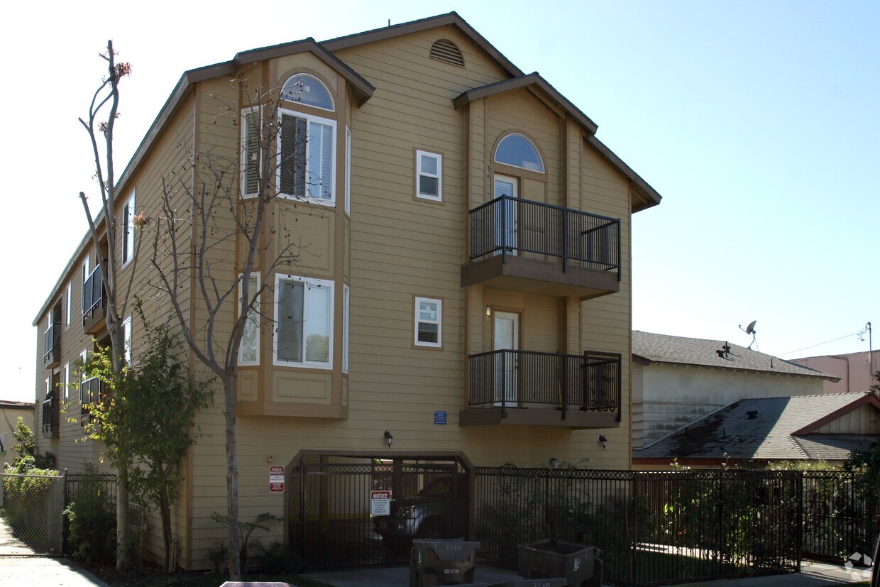 Building Photo - Wilton Harbor View