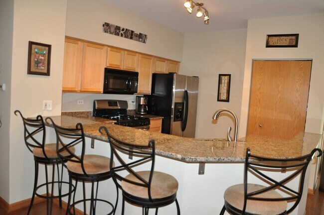 Foto del edificio - 713 Blossom Ct