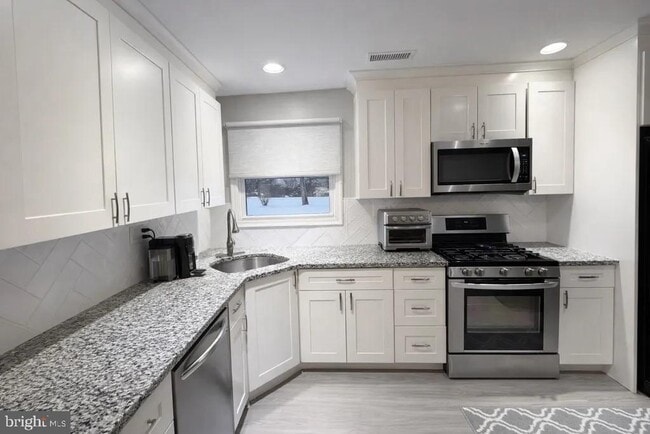 Building Photo - 1919 Creek Rd