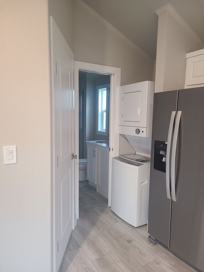 Foto del edificio - 55+ neighborhood. Light, bright, and move-in ready!