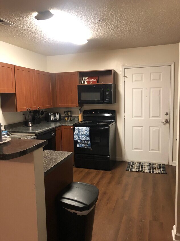 Primary Photo - 513 Cobblestone Dr