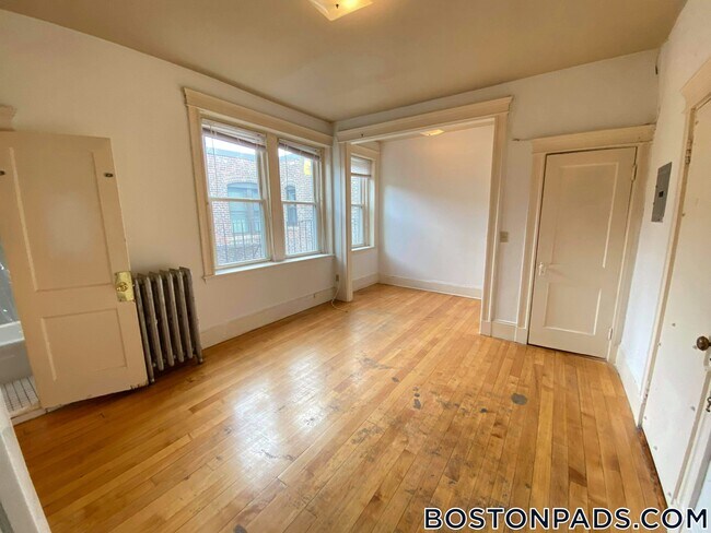 Foto del edificio - 46 Westland Ave