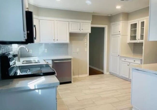 Building Photo - ****JUST REDUCED****1527 Wilhurst Street J...