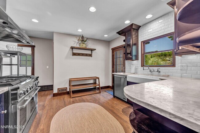 Foto del edificio - 1300 Clough Rd