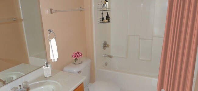 Building Photo - 1109 Ekstam Dr