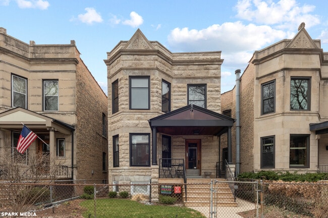 Building Photo - 2742 N Richmond St