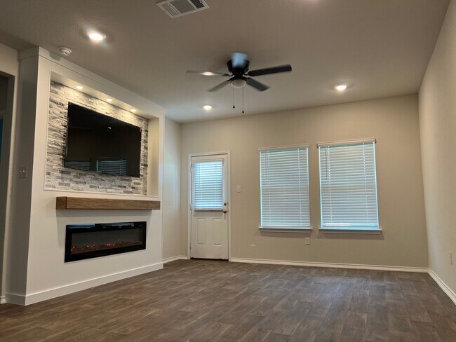 Building Photo - 5214 Scoria Trl