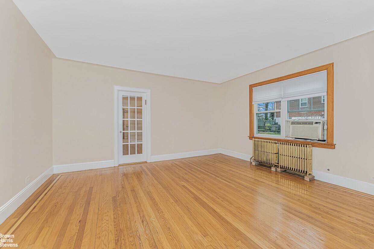 5932 Liebig Ave Unit TOWNHOUSE, The Bronx, NY 10471 Room for Rent in The Bronx, NY