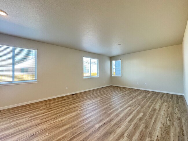 Foto del edificio - Beautiful newer House in Timnath Lakes!