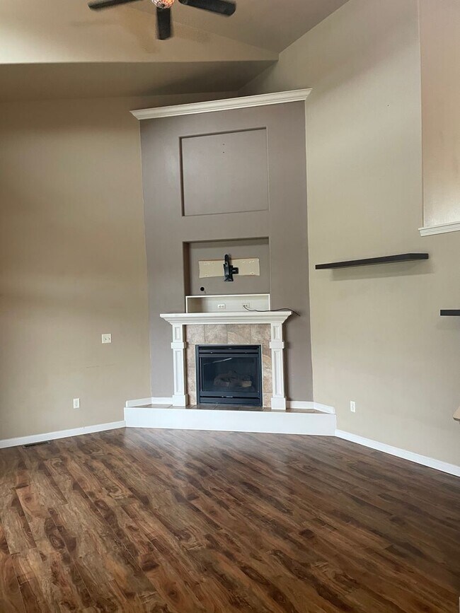 Building Photo - 5 bed 3 bath home in the Heights!