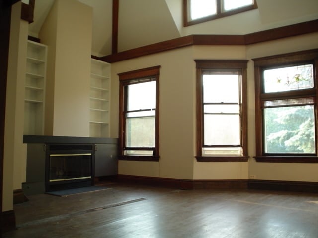 Building Photo - 1915 W Belle Plaine Ave