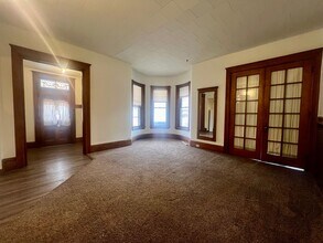 Building Photo - 204 N 5th St