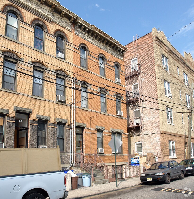 Building Photo - 508 9th St